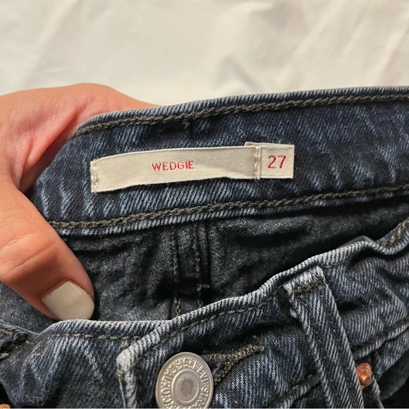 Levi’s Wedgie High Waist Straight Leg Jeans - Picture 8 of 9